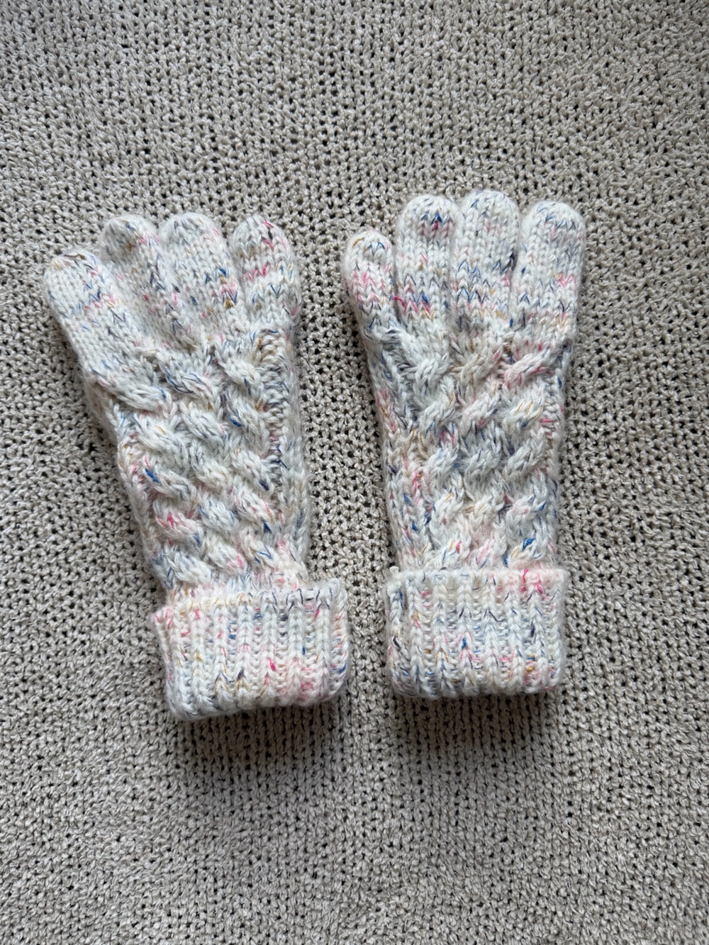 GAP Speckled Cream Knit Gloves